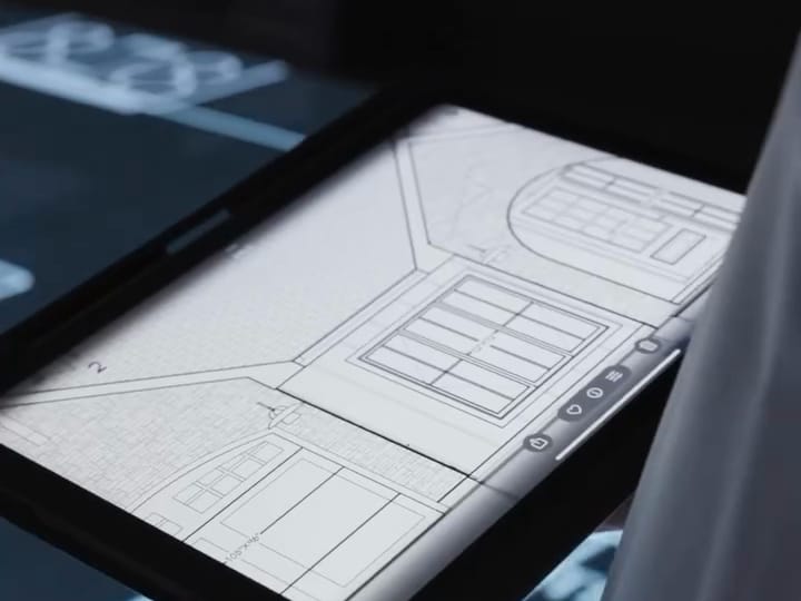 A tablet showing the plan's elevation, used to make changes during the session
