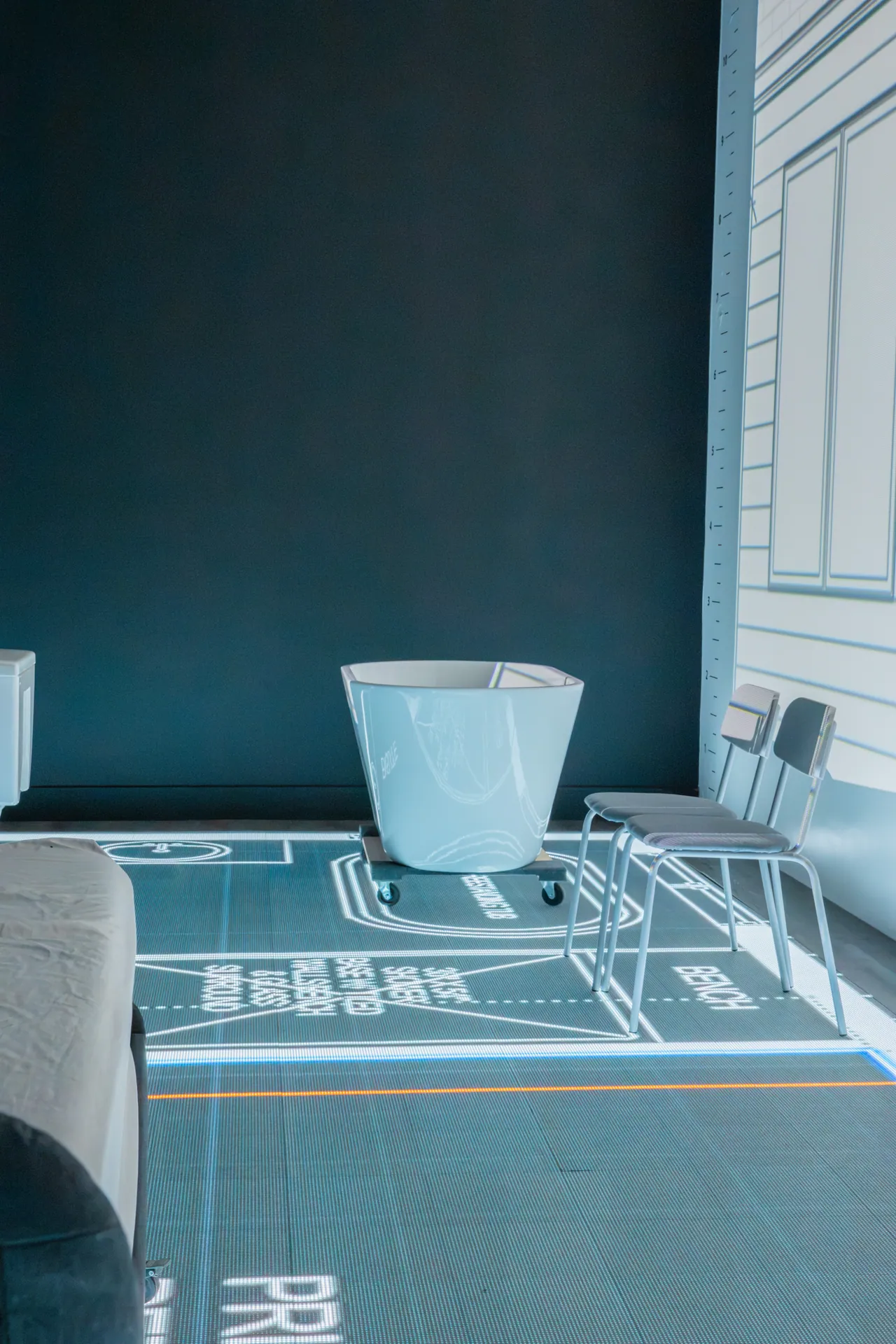 A bathtub and chairs positioned on the illuminated plan